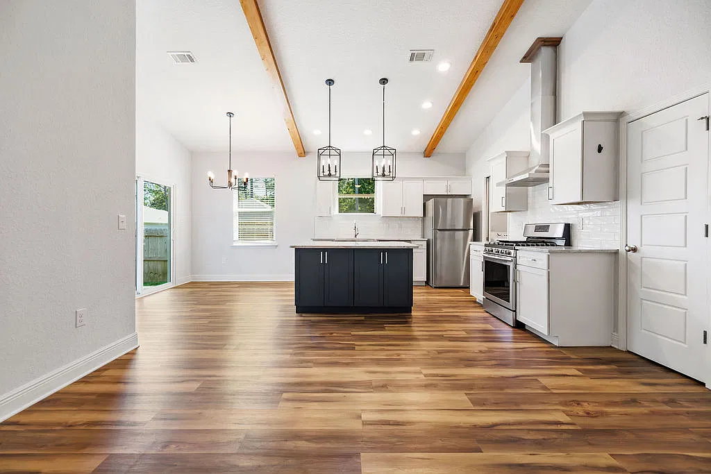 3 bed, $2,150 — Photo 2