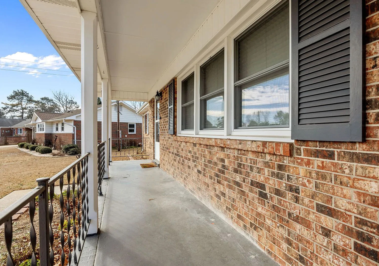 3 Br/2 Ba Ranch Close to Post — Photo 3