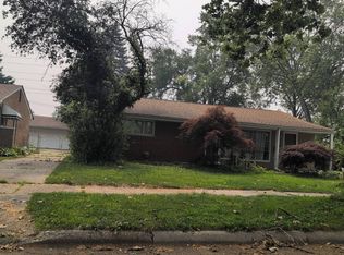 32075 Saint Annes Dr, Warren, MI 48092