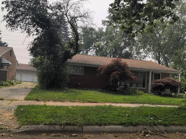 32075 Saint Annes Dr, Warren, MI 48092