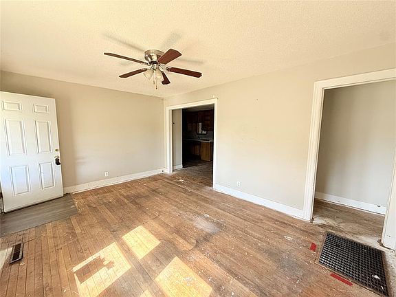 3rd image of 1025 S 5th St