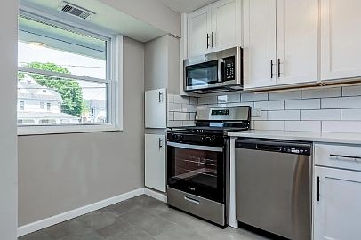 2nd image of 802 Main St APT 8