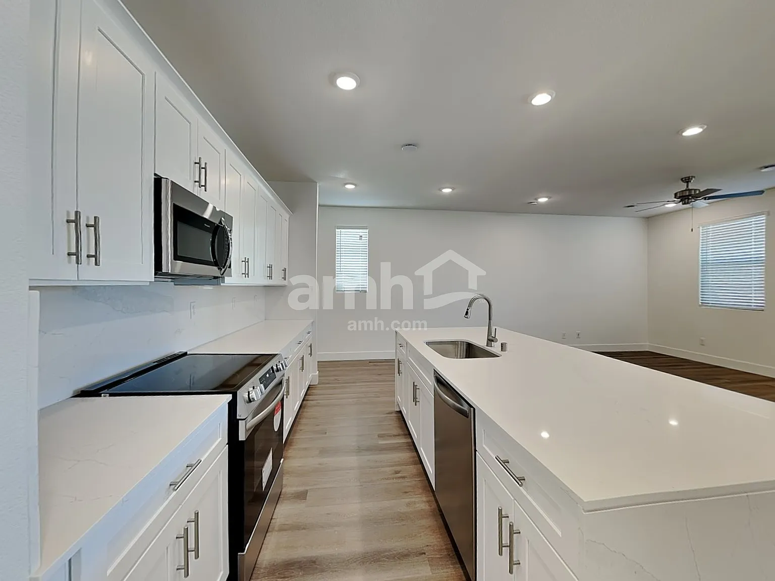 3 bed, 2.5 bath, 2040 sqft, $2,495 — Photo 3