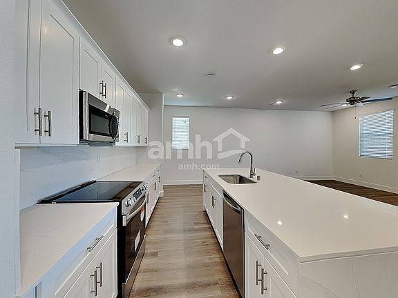 3rd image of 11146 Magallanes St