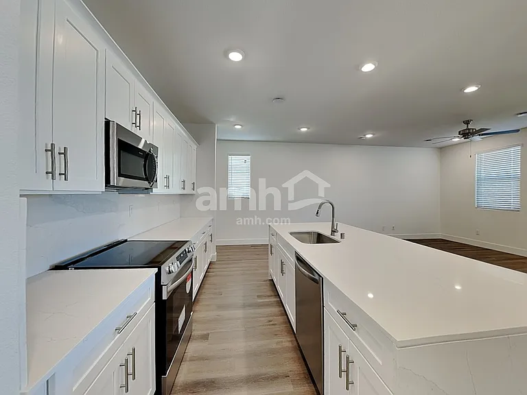 11146 Magallanes St — Photo 3