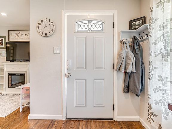 3rd image of 3537 Meadow Oaks Dr