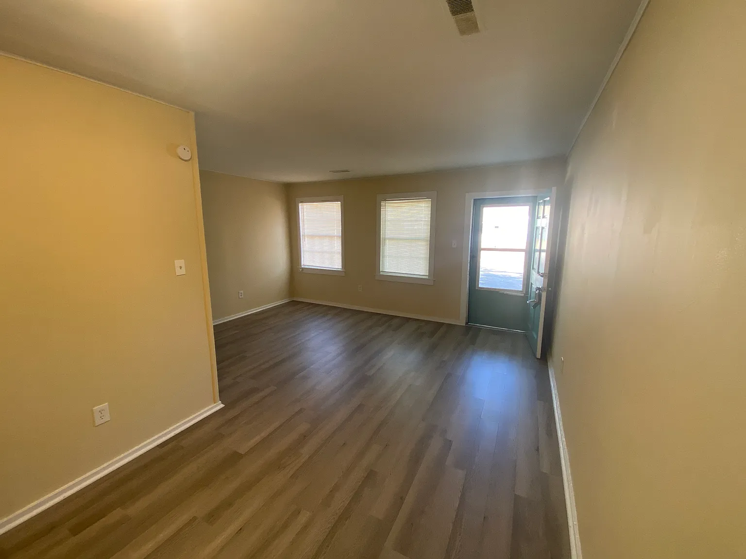2 bed, 800 sqft, $1,500 — Photo 2