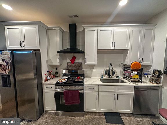 4th image of 2636 Oswego Ave