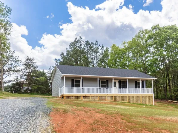 465 Soybean Dr, Appomattox, VA 24522
