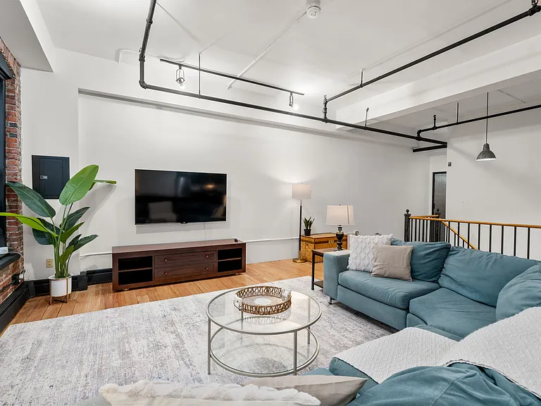19 Stanhope St #1C — Photo 12