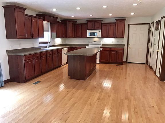 5th image of 108 Highland Oaks Ln