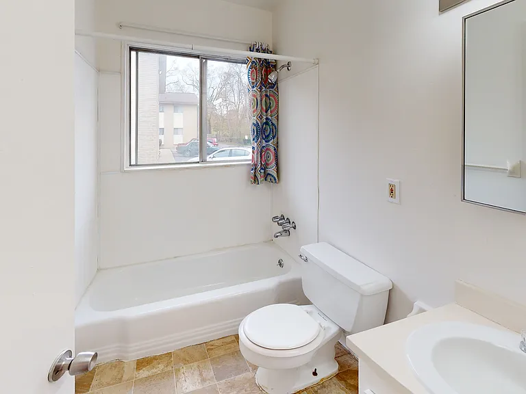 Denway Circle Apartments — Photo 16