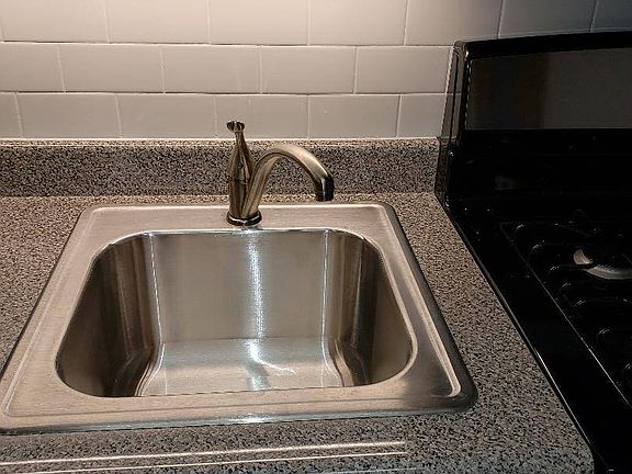 5th image of 33 Latourette Ln Floor 1