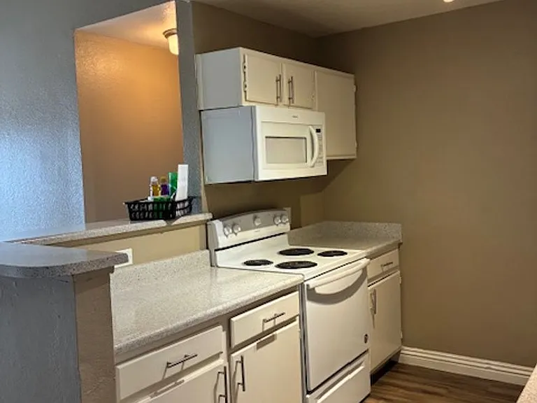 Mandalay Bay Apartments — Photo 70
