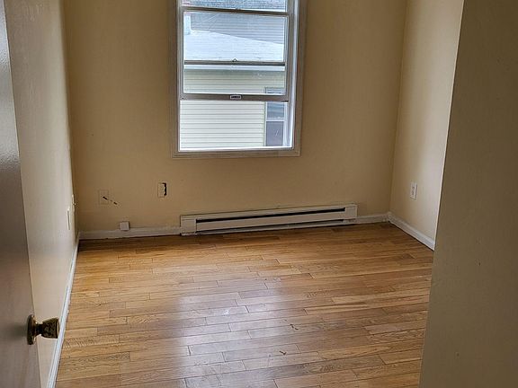 4th image of 194 S Main St APT 2
