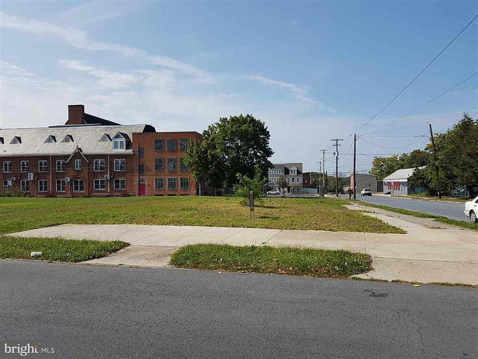 1st image of 1742 N 6th St