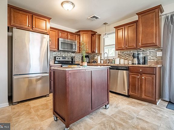 4th image of 515 Cherry St