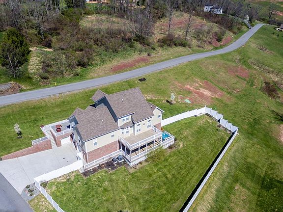 3rd image of 273 Lamplighter Dr