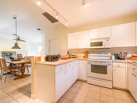 5th image of 3735 37th Ave NE