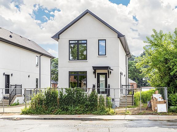 3rd image of 1925 Lawrence Ave W #1