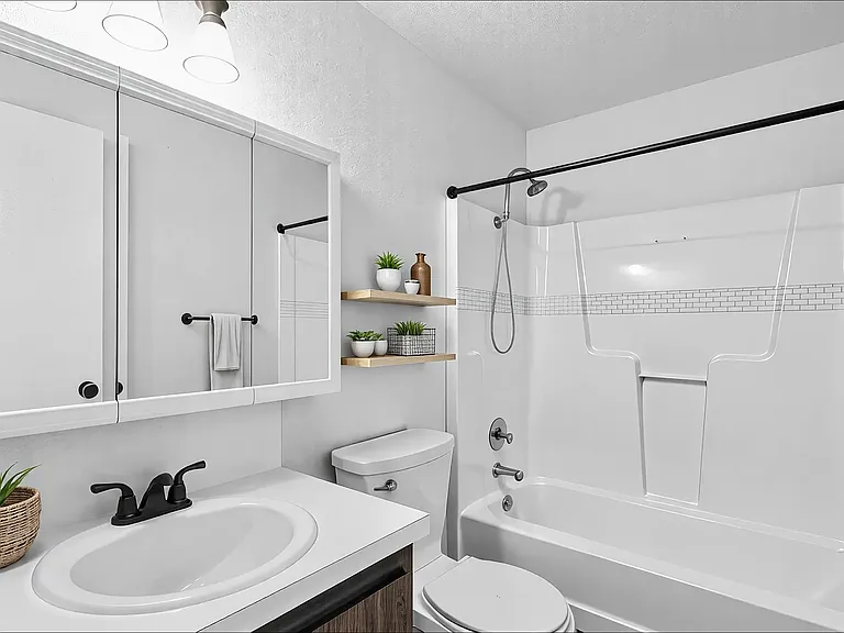 Harborview Apartments — Photo 6