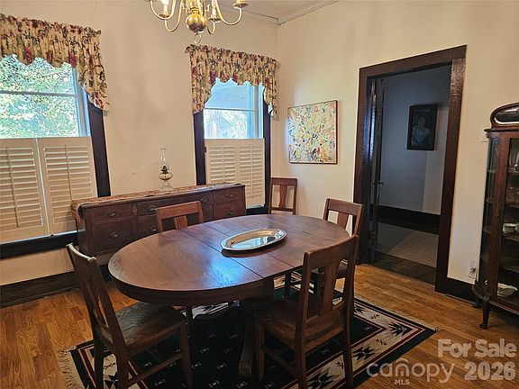 4th image of 711 Chesterfield Ave