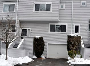 30 Country Pl, Shelton, CT 06484