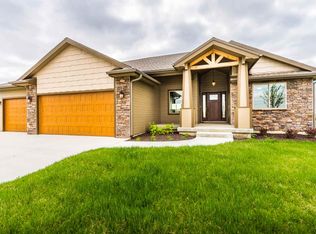 412 Ledgestone Ridge Ct, Manhattan, KS 66503
