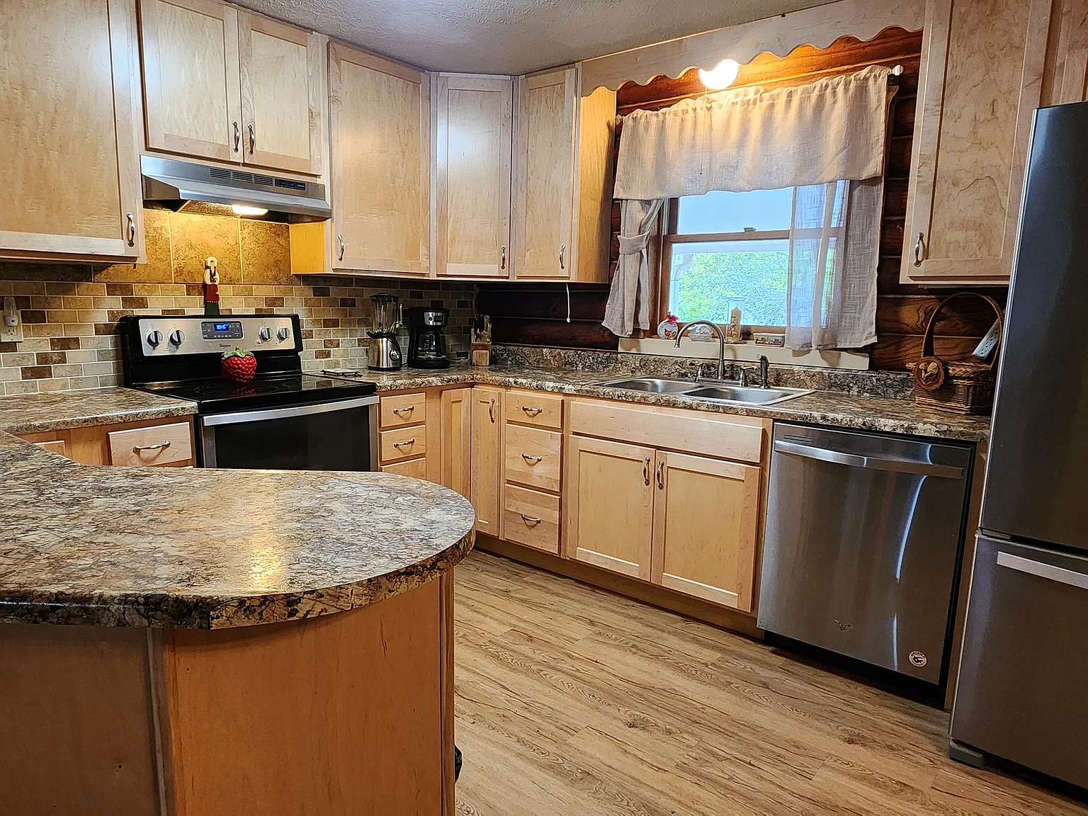 3 bed, 2000 sqft, $1,200 — Photo 4