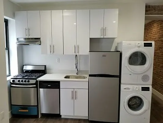 Rented by Monarch Realty Holdings | media 20