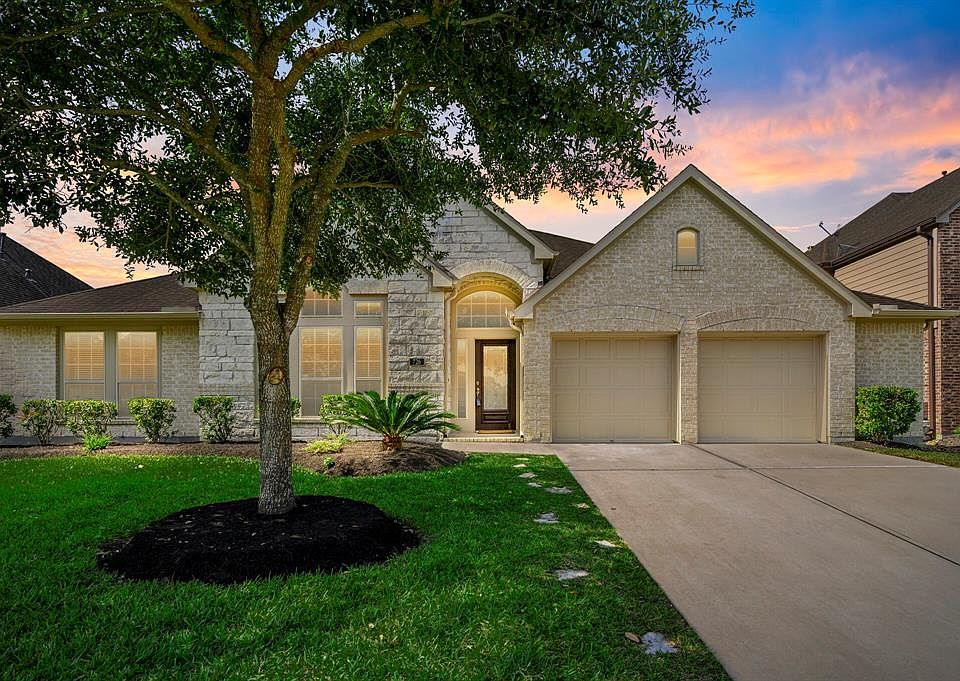 1st image of 726 Somerset Landing Ln