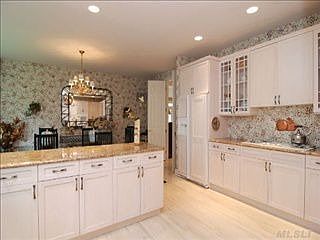 5th image of 33 Rose Hill Dr