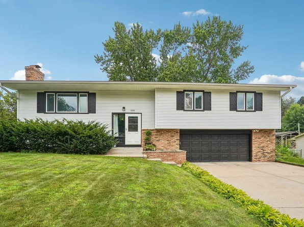 1880 Gold Trl, Eagan, MN 55122