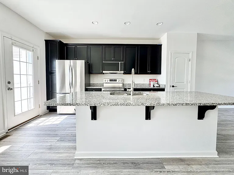 1066 Wickersham Way — Photo 7