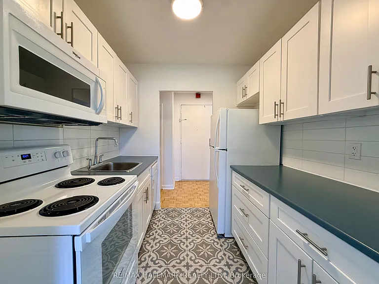 30 Upper Canada Dr #208 — Photo 7