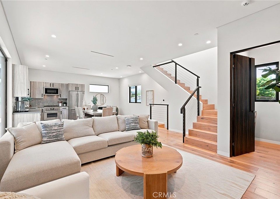 1st image of 425 N Alfred St #2