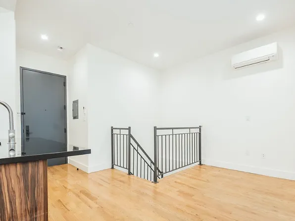 1540 Putnam Avenue image 5 of 18