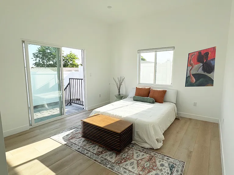 1025 3/4 Nolden St #3/4 — Photo 5