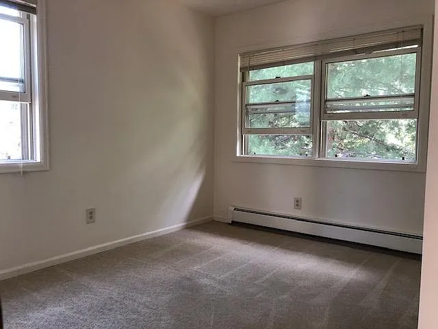 576 University Ave — Photo 17