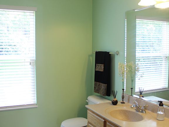 3rd image of 121 Birchwood Trail Dr