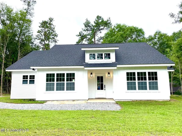 103 Charnwood Dr, Carriere, MS 39426