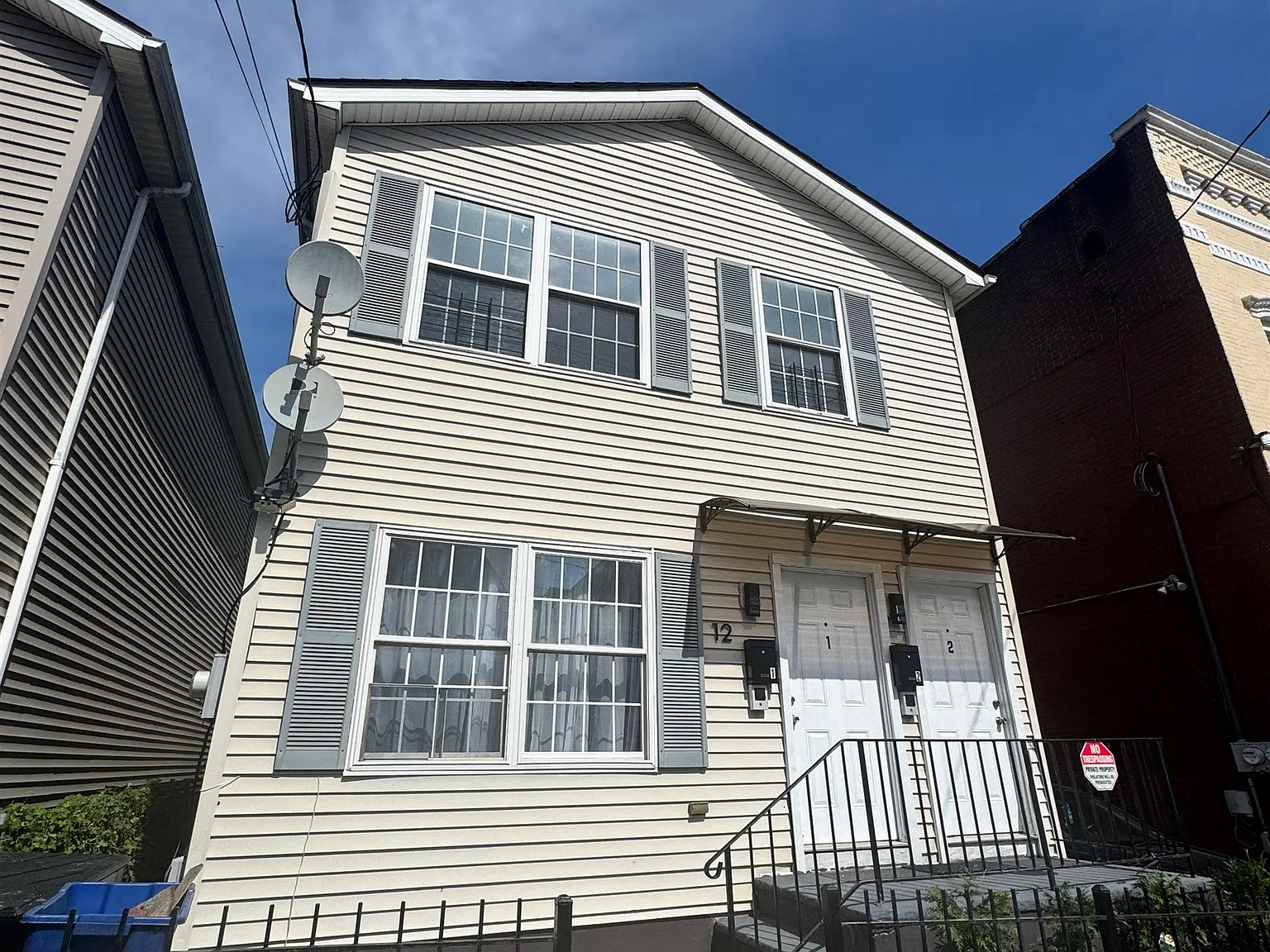 3 bed, 1.0 bath, $2,500 — Photo 2