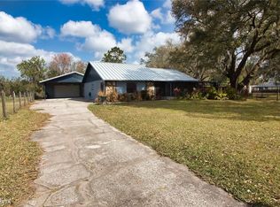 2102 Strawberry Dr, Plant City, FL 33563