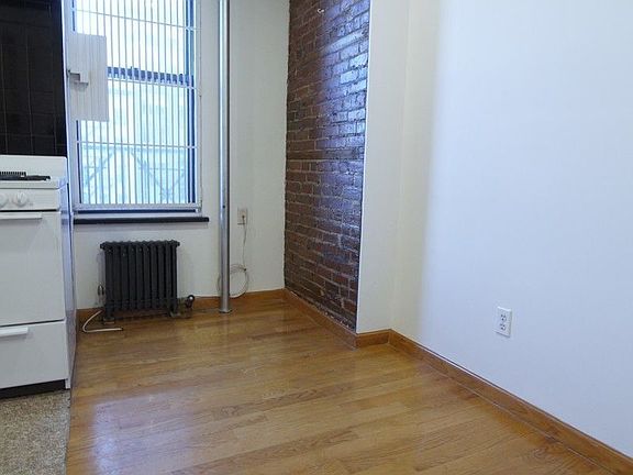 4th image of 120 E 1st St APT 8