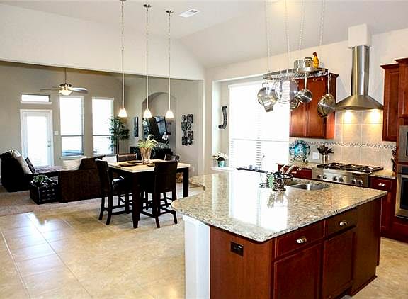 3rd image of 916 Green Coral Dr