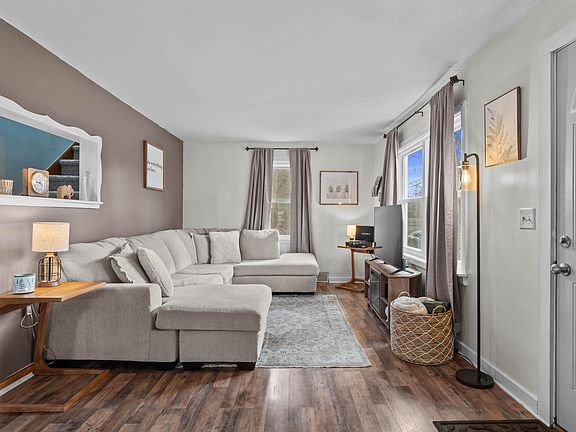 3rd image of 321 Stewart Ave