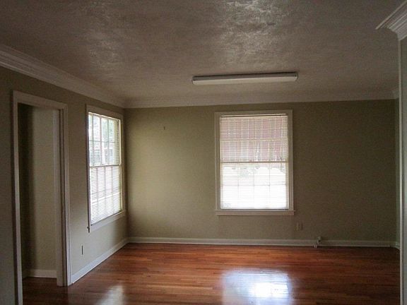 4th image of 242 W Hale St