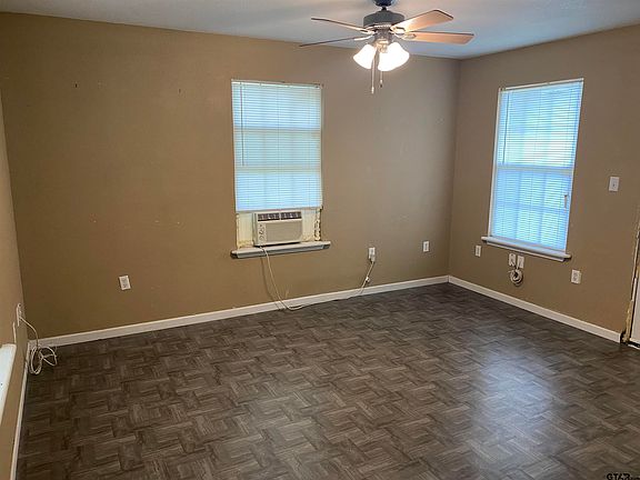 3rd image of 204 Garner Ln