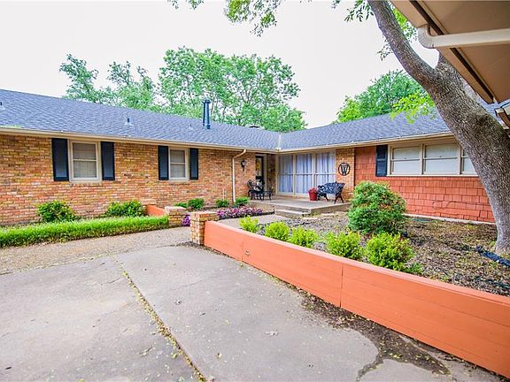 5th image of 205 La Vista Dr