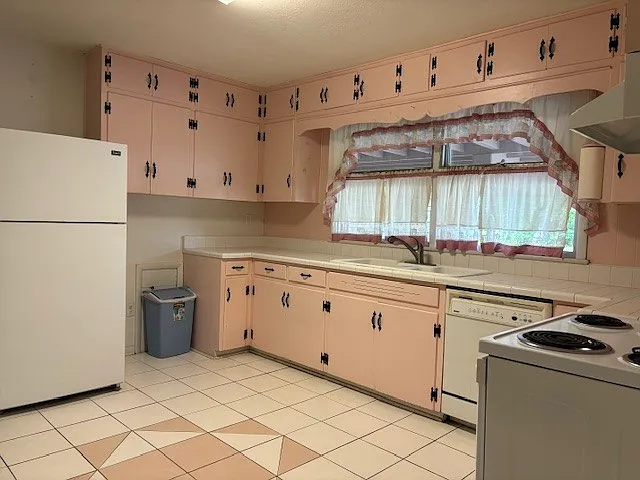 3 bed, 2.0 bath, 1792 sqft, $1,450 — Photo 3